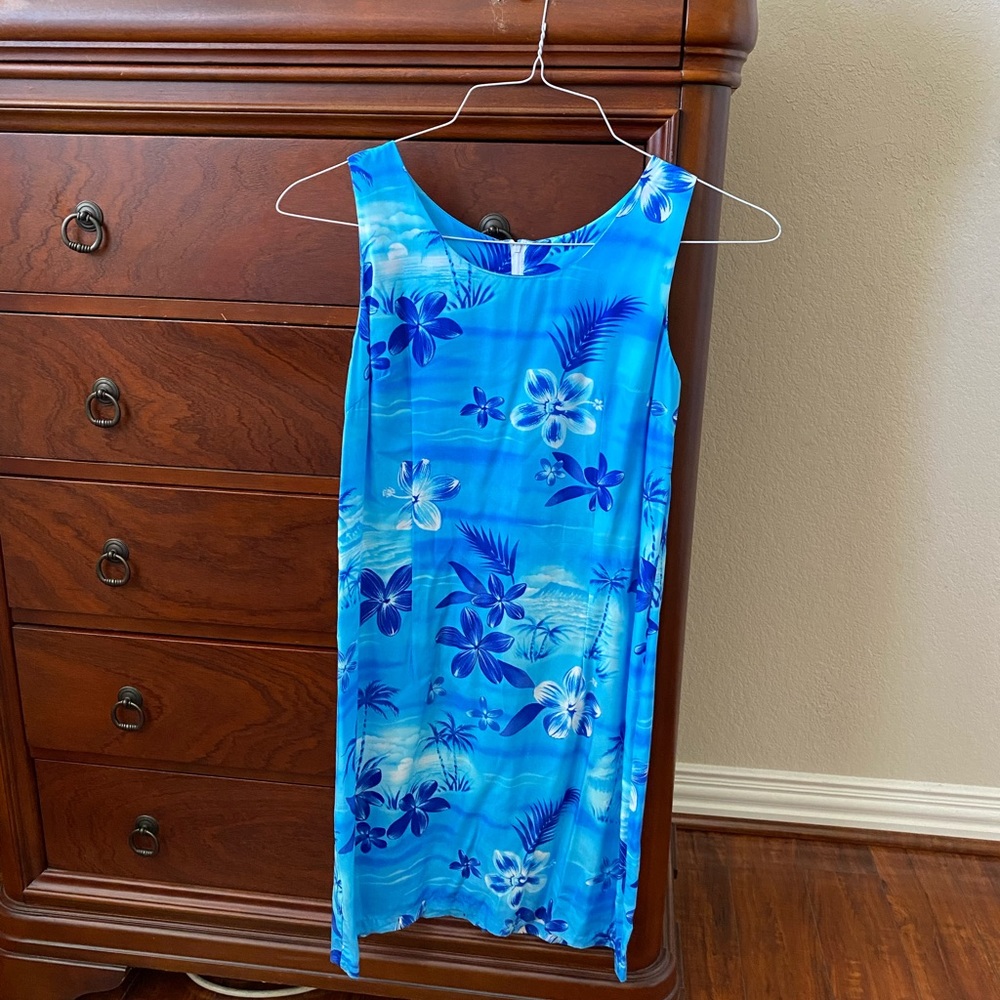 Two Palms Aloha Wear, blue scoop neck, sleeveless dress.  Size M. NWOT.